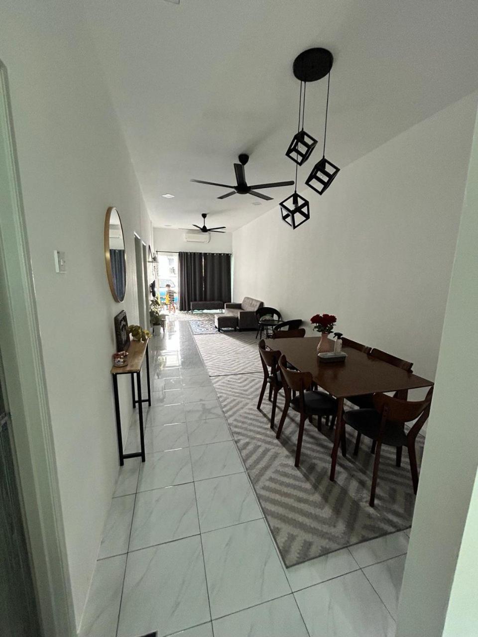 Zh Homestay Teluk Batik Lumut Buitenkant foto
